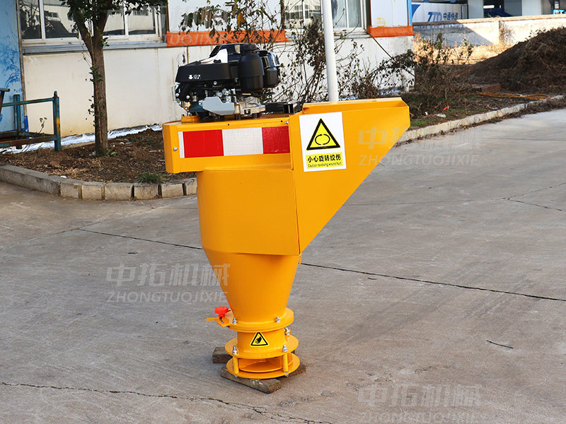 小型車載撒布機 (1).JPG