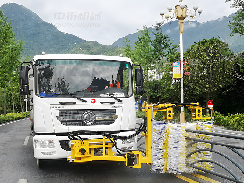 護欄清洗機的工作原理